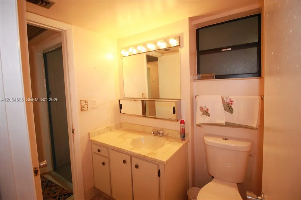 900 Colony Point Cir #216 Pembroke Pines, FL 33026