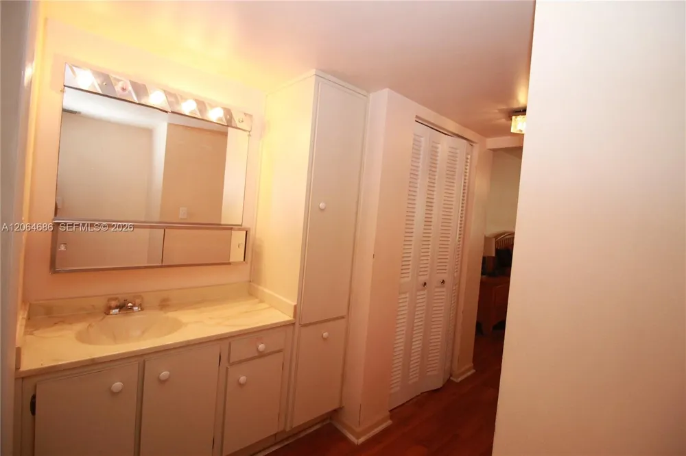 900 Colony Point Cir #216 Pembroke Pines, FL 33026