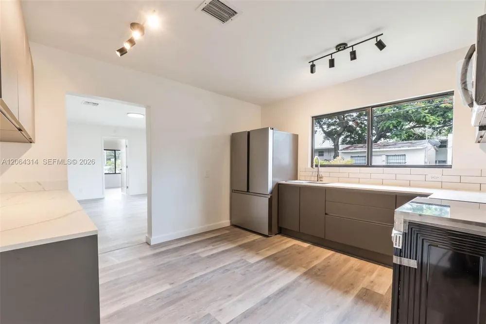 25 NW 78th St #1 Miami, FL 33150