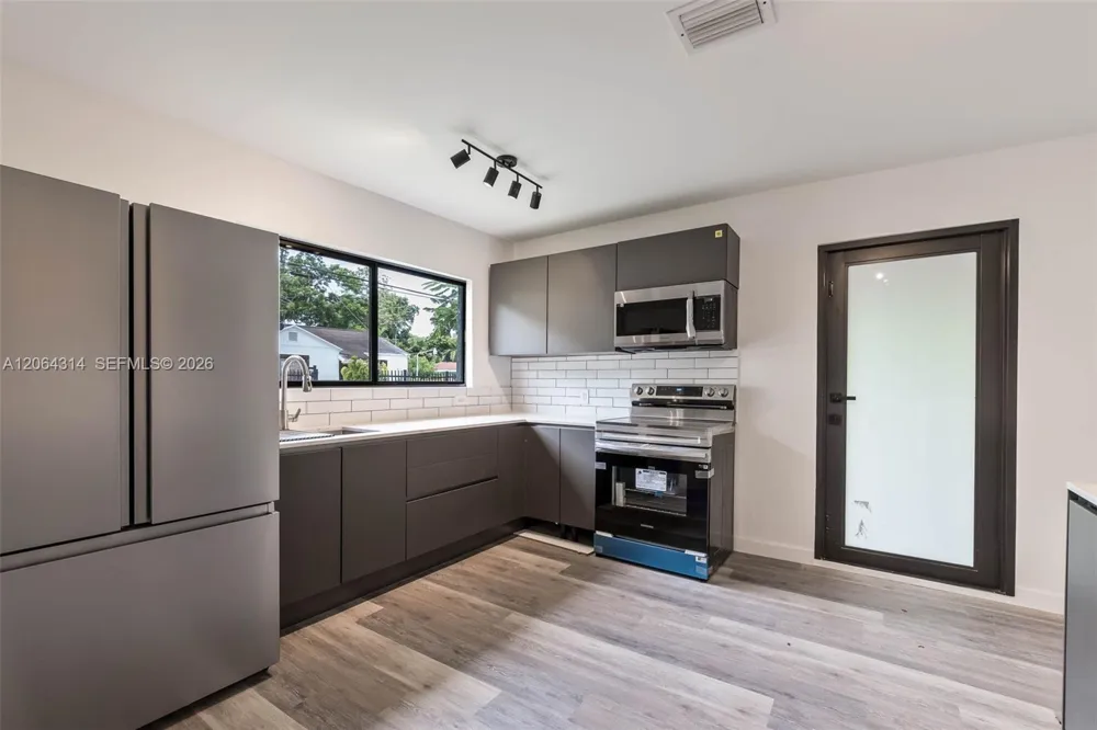 25 NW 78th St #1 Miami, FL 33150
