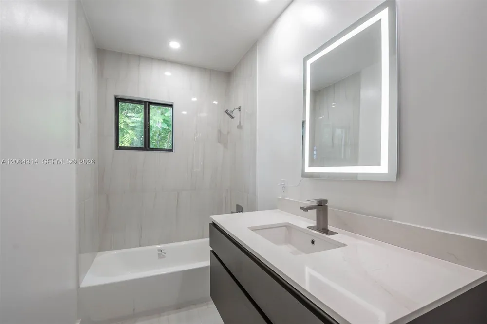 25 NW 78th St #1 Miami, FL 33150
