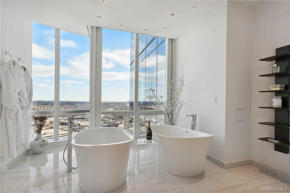 5 Renaissance Square #PH40C White Plains, NY 10601