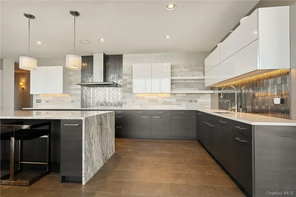 5 Renaissance Square #PH40C White Plains, NY 10601