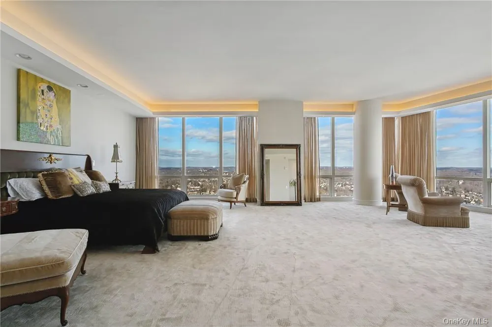 5 Renaissance Square #PH40C White Plains, NY 10601