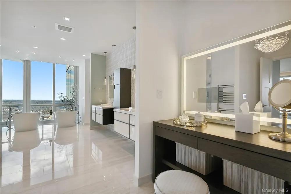 5 Renaissance Square #PH40C White Plains, NY 10601