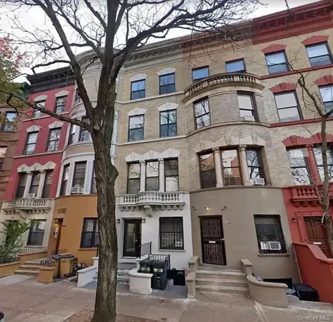 286 W 137th Street