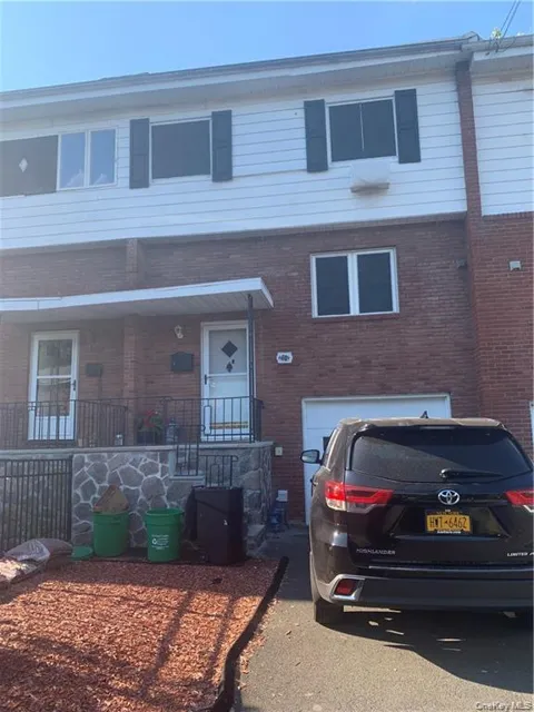 60 Halgren Crescent