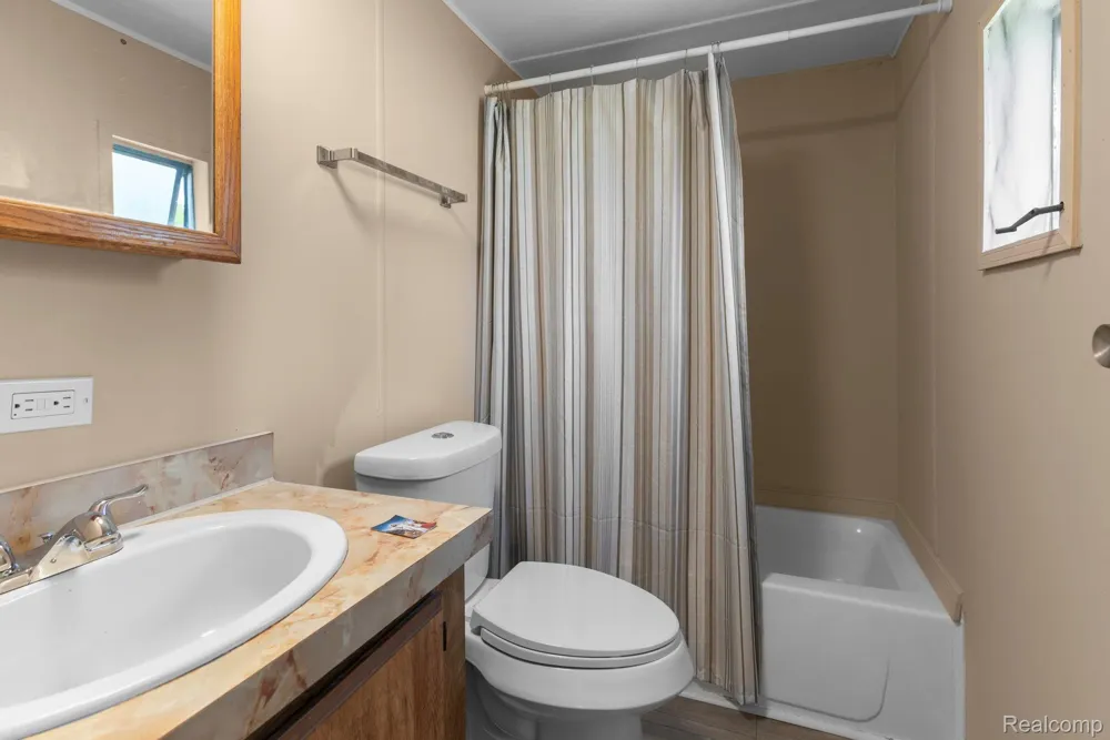 351 North Squirrel Road #223 Auburn Hills City, MI 48326
