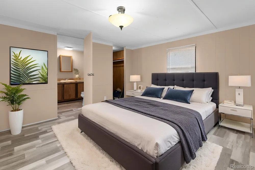 351 North Squirrel Road #223 Auburn Hills City, MI 48326