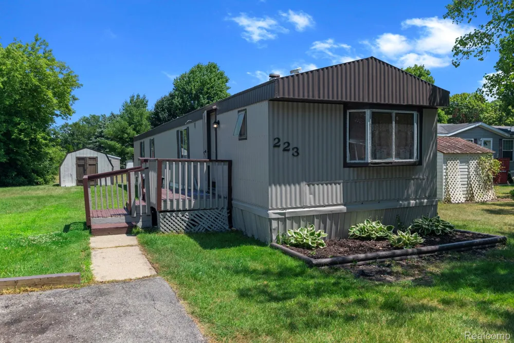 351 North Squirrel Road #223 Auburn Hills City, MI 48326