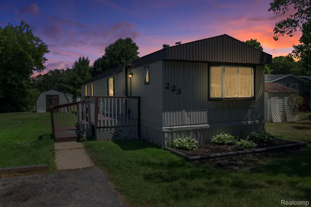 351 North Squirrel Road #223 Auburn Hills City, MI 48326