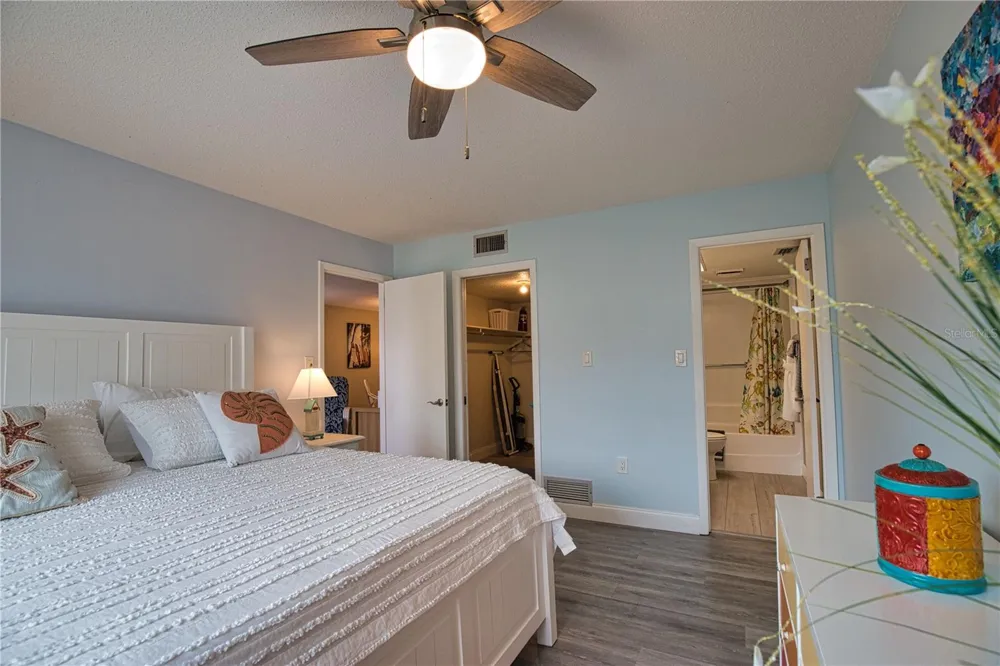 240 SANTA MARIA STREET #225 Venice, FL 34285