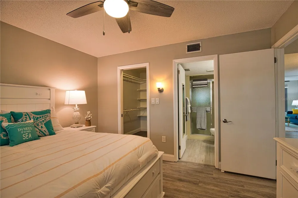 240 SANTA MARIA STREET #225 Venice, FL 34285