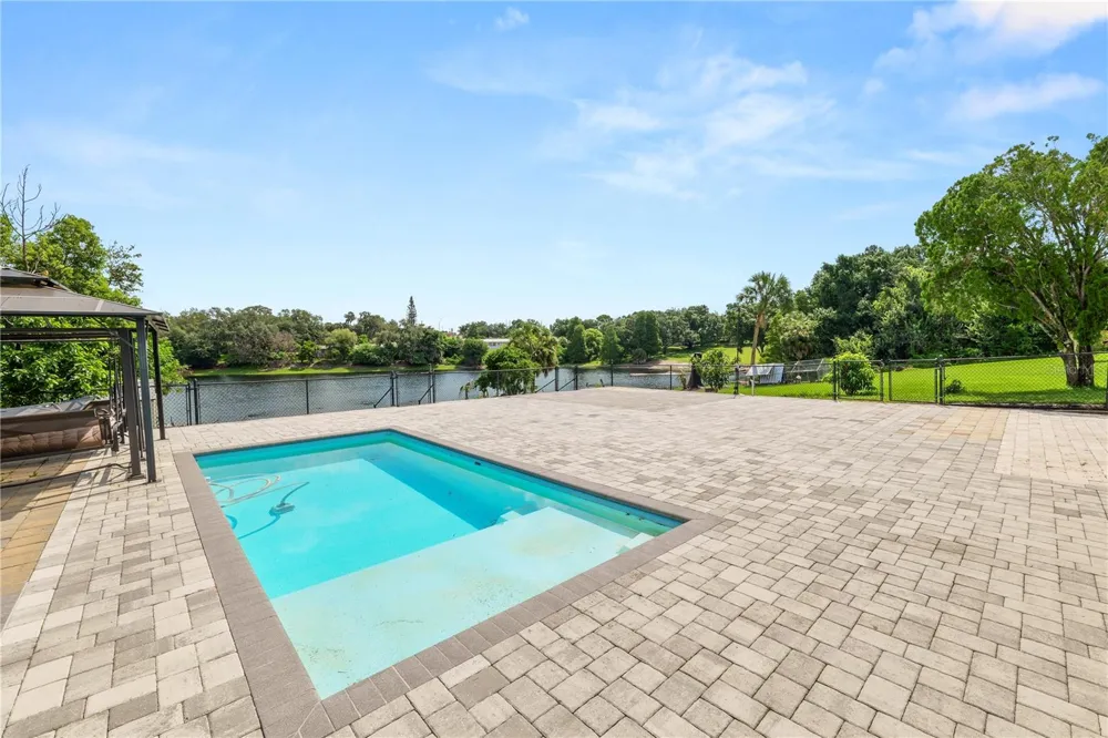 228 W LAKE INA DRIVE Winter Haven, FL 33884