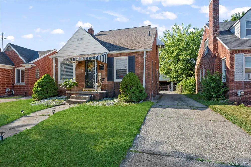 15610 Veronica Avenue Eastpointe City, MI 48021