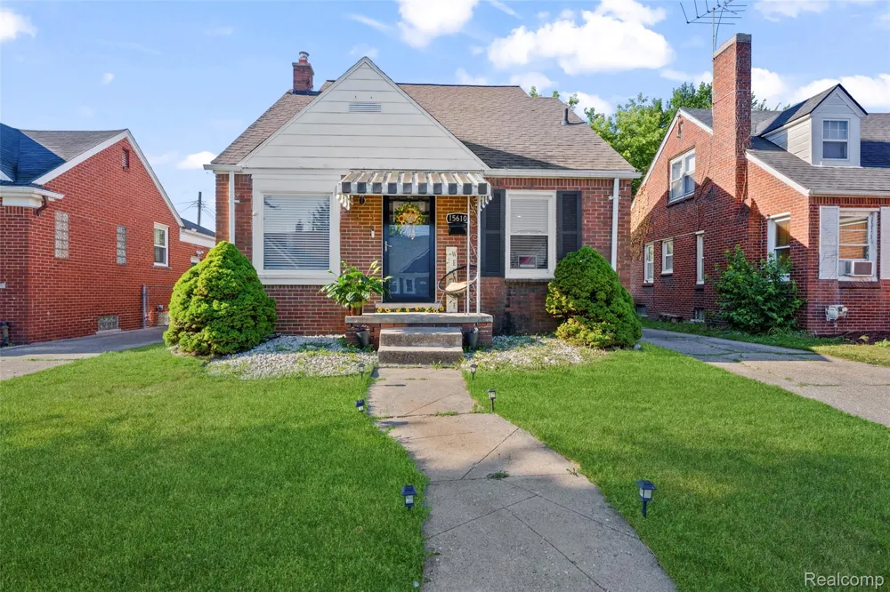 15610 Veronica Avenue Eastpointe City, MI 48021