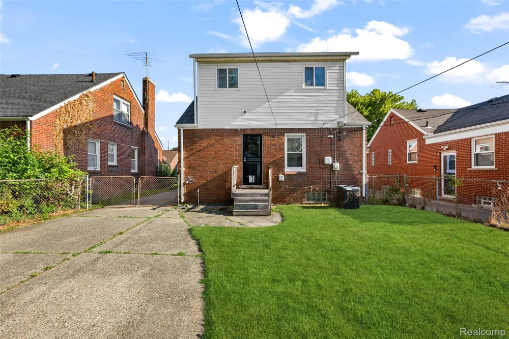 15610 Veronica Avenue Eastpointe City, MI 48021