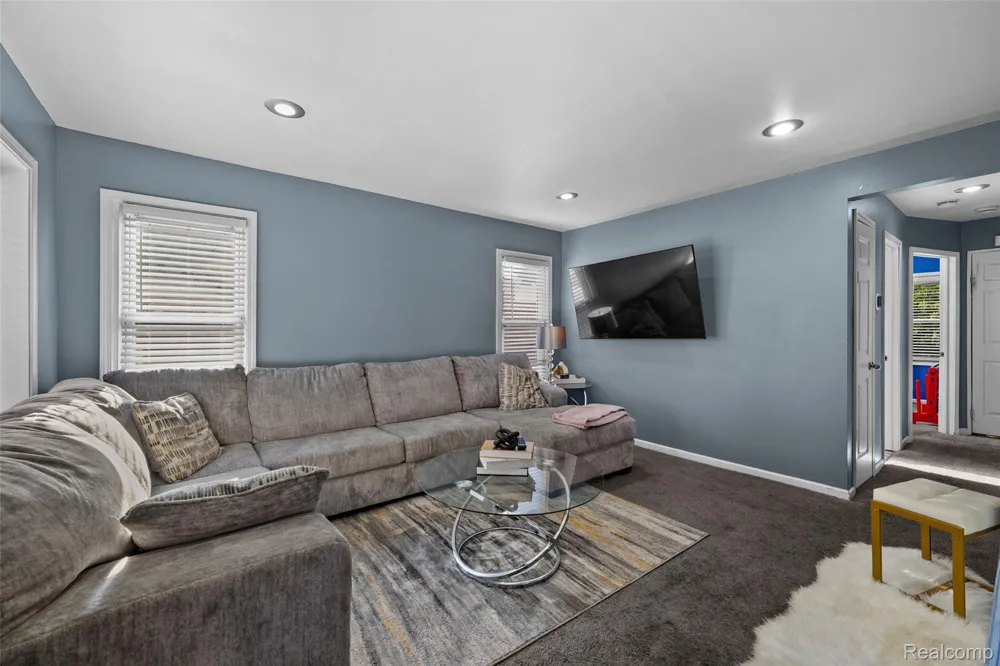 15610 Veronica Avenue Eastpointe City, MI 48021