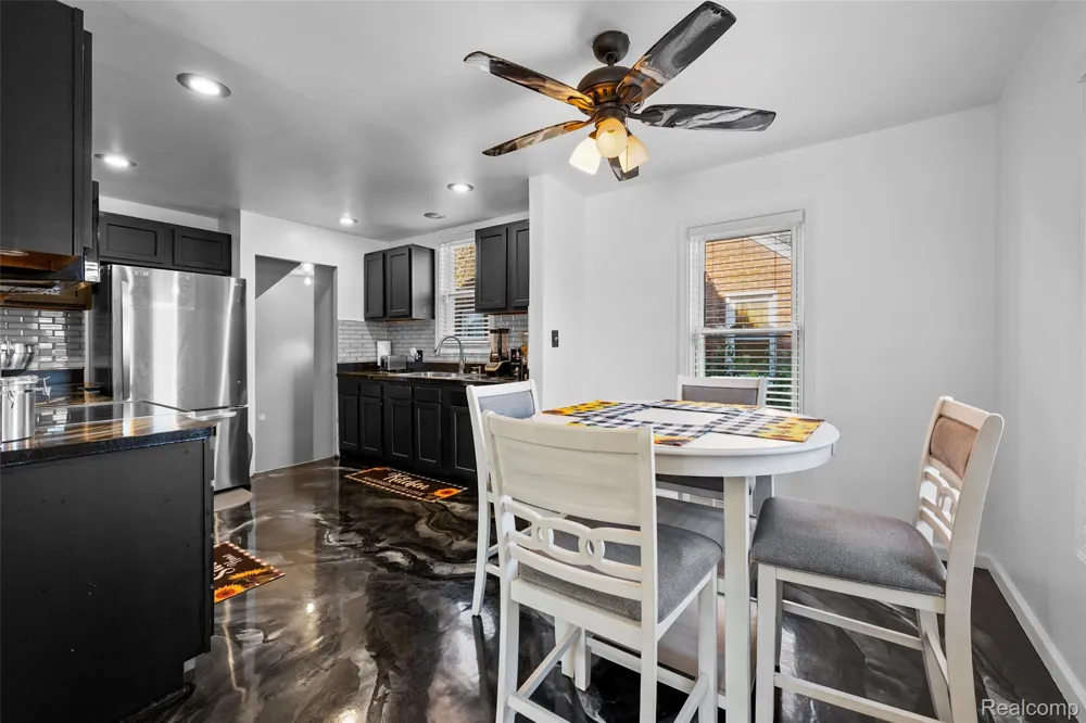 15610 Veronica Avenue Eastpointe City, MI 48021