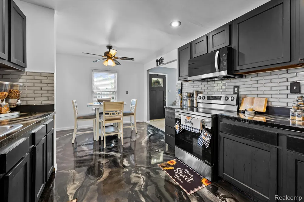 15610 Veronica Avenue Eastpointe City, MI 48021