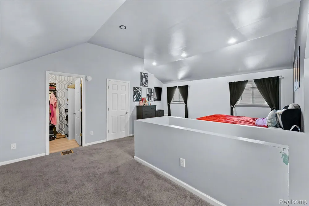 15610 Veronica Avenue Eastpointe City, MI 48021