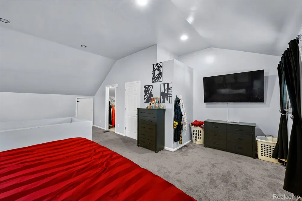 15610 Veronica Avenue Eastpointe City, MI 48021