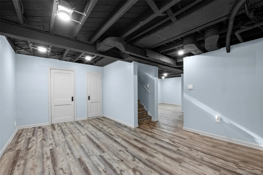 15610 Veronica Avenue Eastpointe City, MI 48021