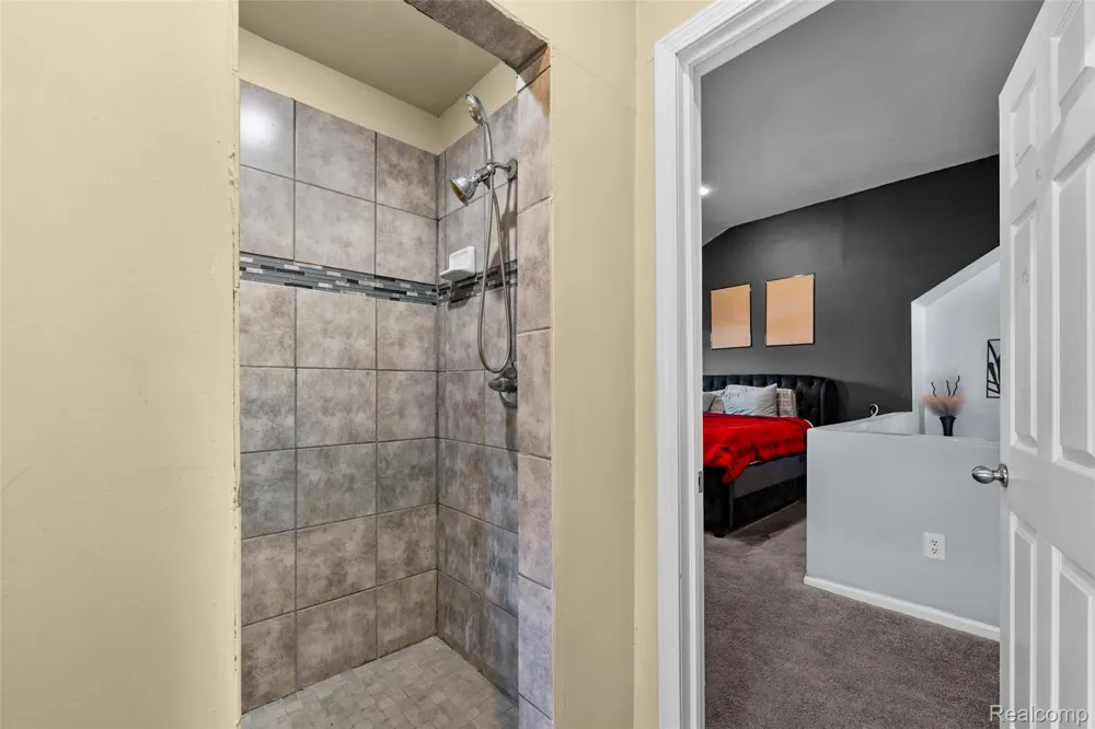 15610 Veronica Avenue Eastpointe City, MI 48021