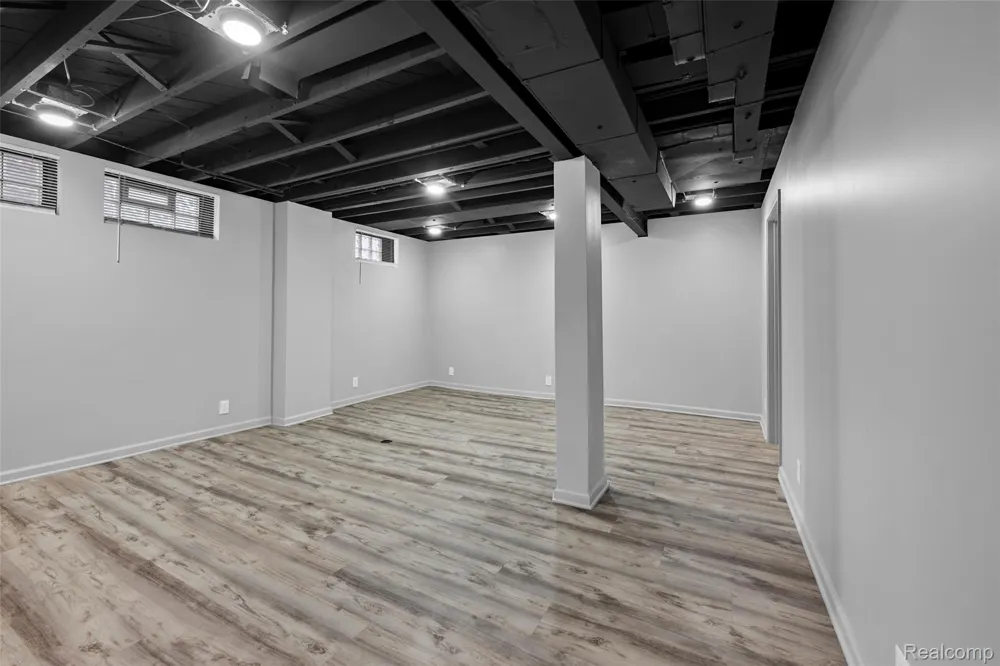 15610 Veronica Avenue Eastpointe City, MI 48021