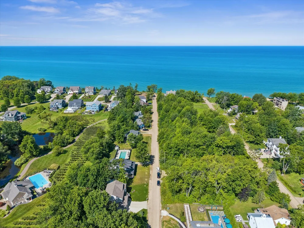 7242 Pacific Avenue Casco Township, MI 49090