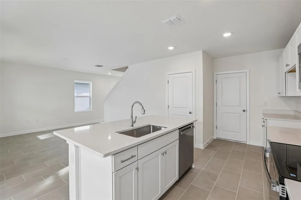2704 MEADOW CREST DRIVE St Cloud, FL 34773