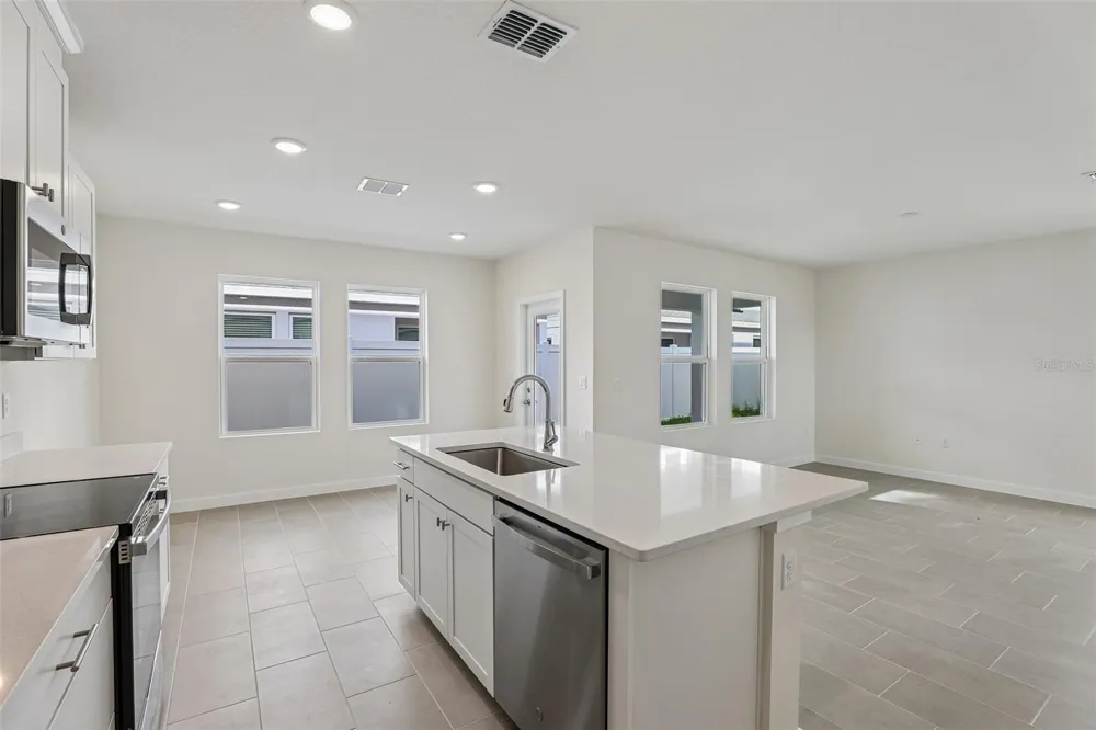 2704 MEADOW CREST DRIVE St Cloud, FL 34773