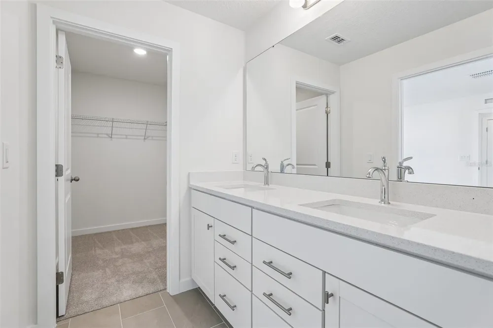 2704 MEADOW CREST DRIVE St Cloud, FL 34773