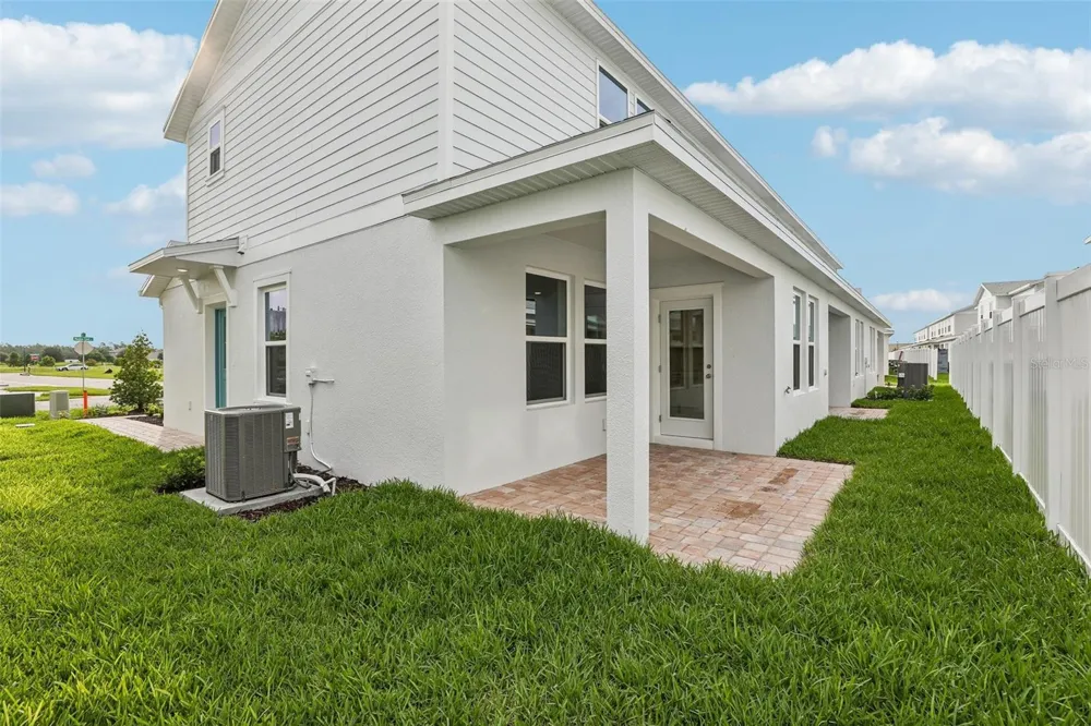 2704 MEADOW CREST DRIVE St Cloud, FL 34773