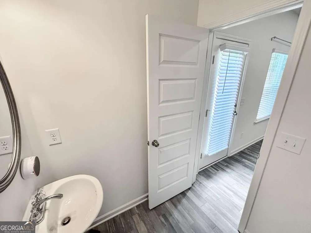 5784 Silver Lake DR Mableton, GA 30126