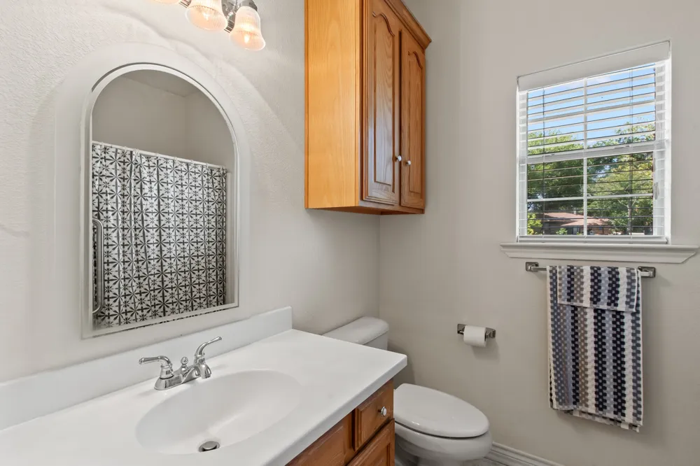 1237 Beachview Seven Points, TX 75143