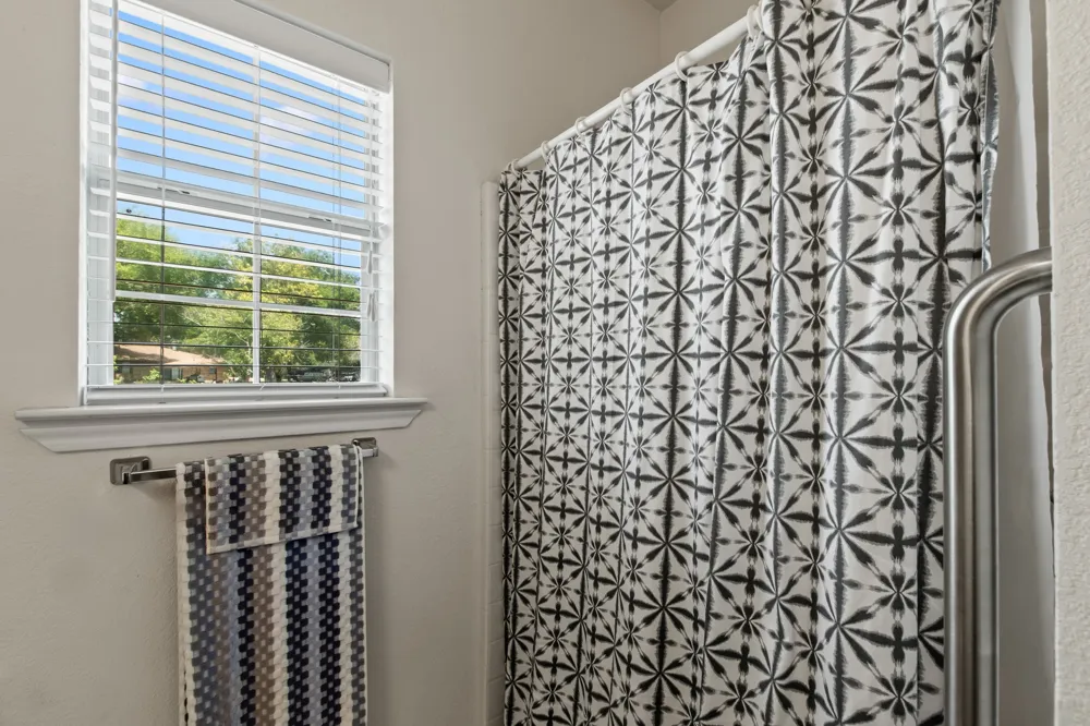 1237 Beachview Seven Points, TX 75143