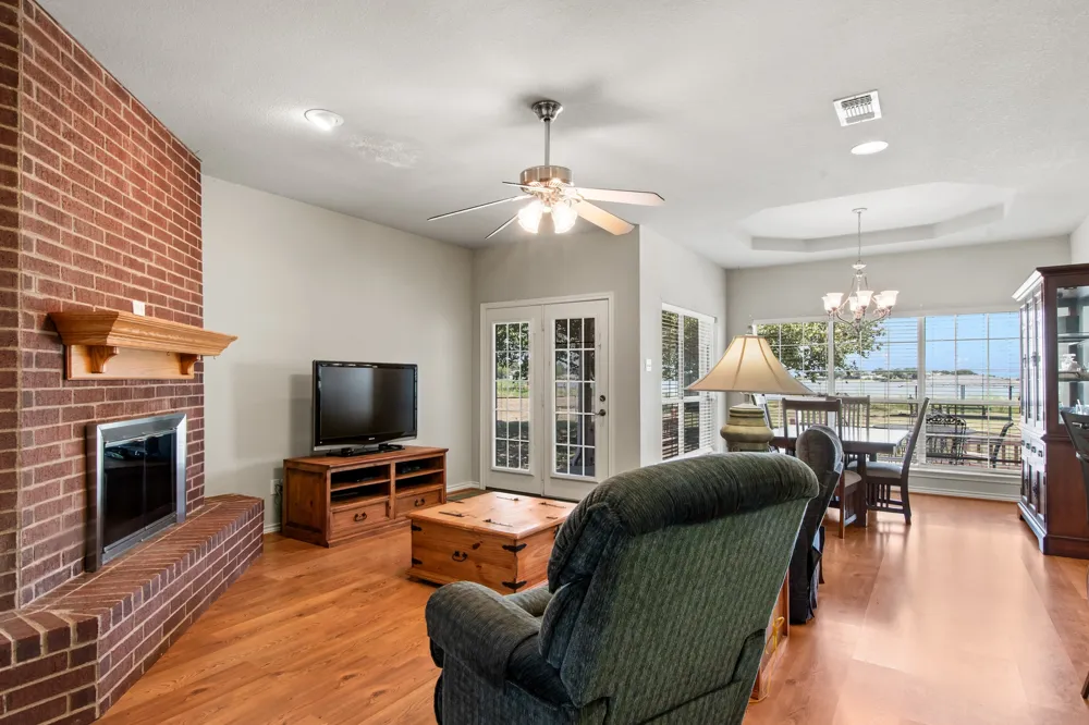 1237 Beachview Seven Points, TX 75143