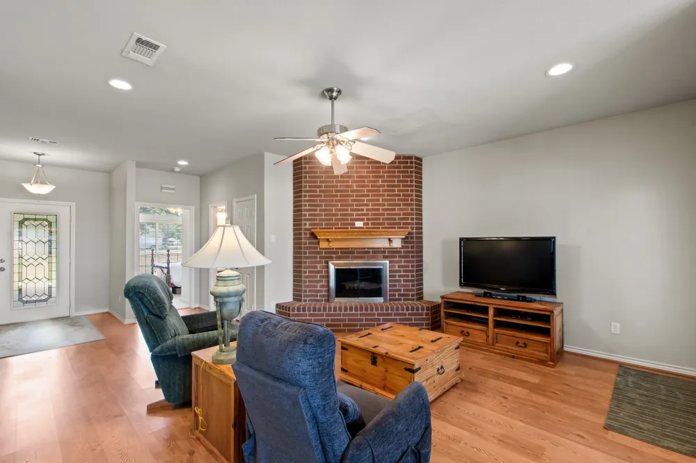 1237 Beachview Seven Points, TX 75143