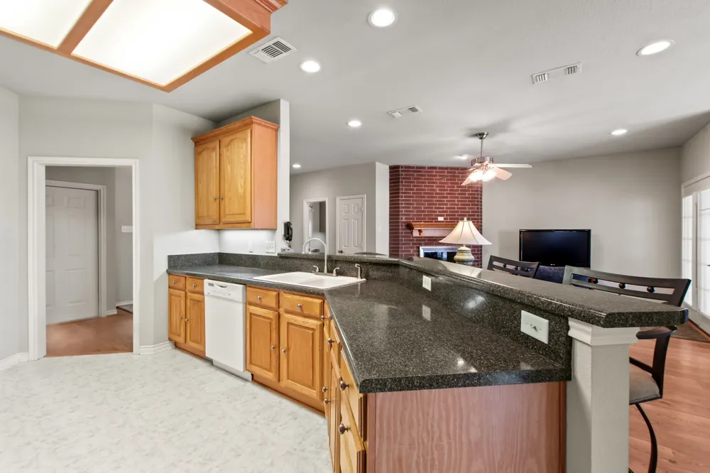 1237 Beachview Seven Points, TX 75143