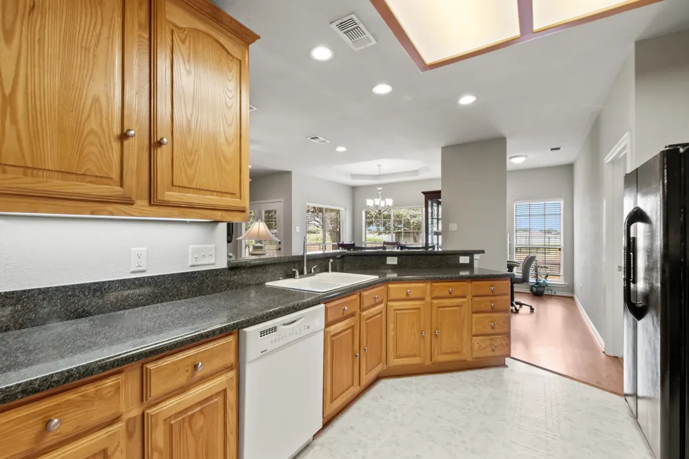 1237 Beachview Seven Points, TX 75143