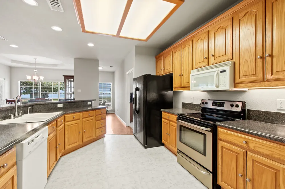 1237 Beachview Seven Points, TX 75143