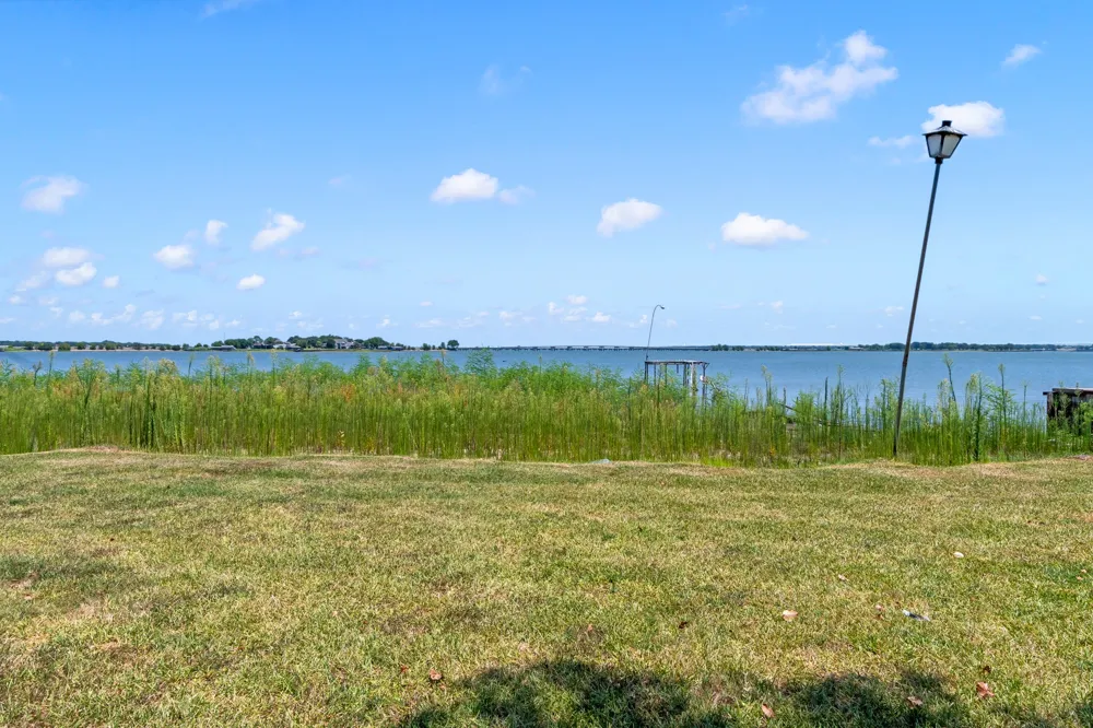 1237 Beachview Seven Points, TX 75143