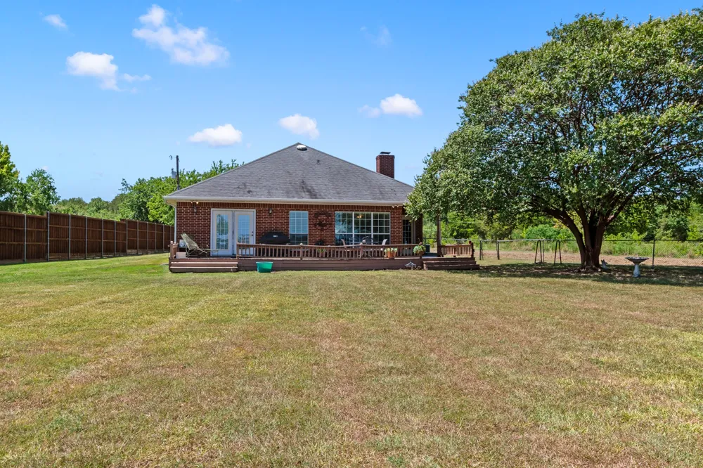 1237 Beachview Seven Points, TX 75143