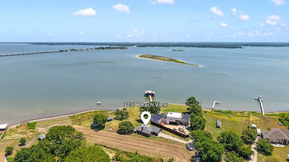 1237 Beachview Seven Points, TX 75143