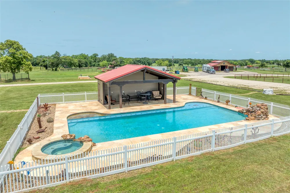 34673 US Highway 82 Whitesboro, TX 76273