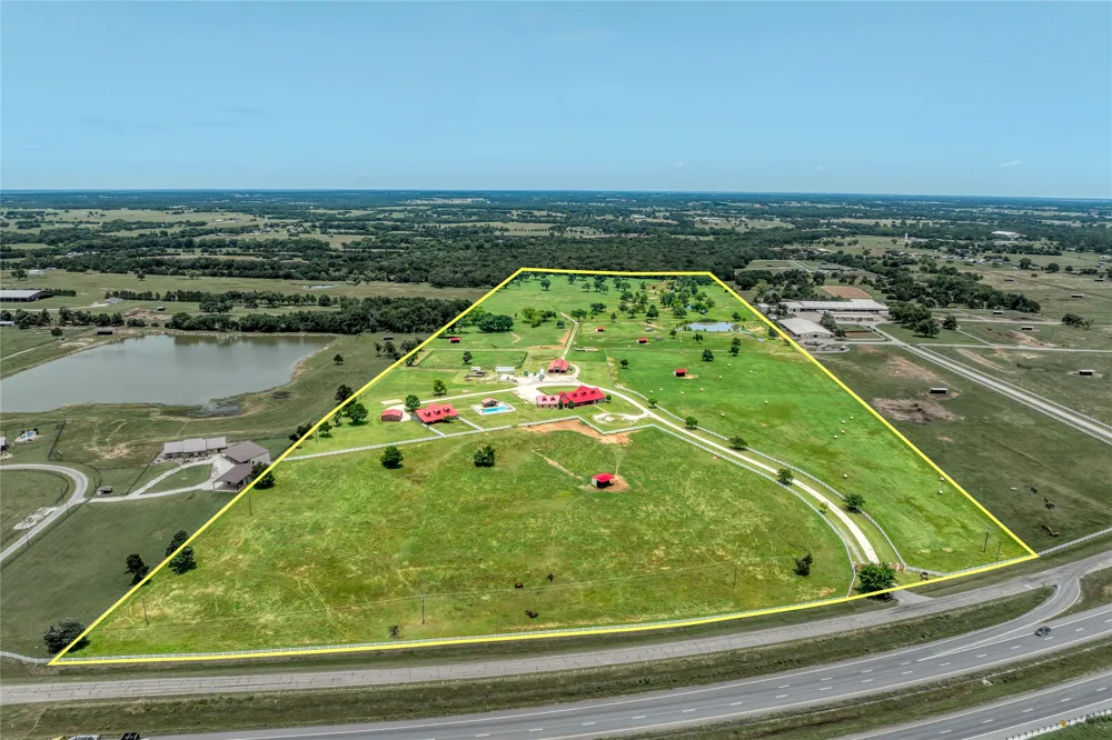 34673 US Highway 82 Whitesboro, TX 76273