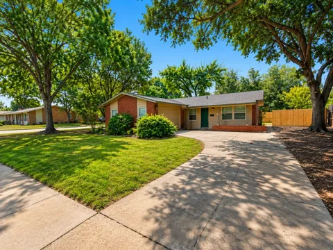 901 Melrose Drive