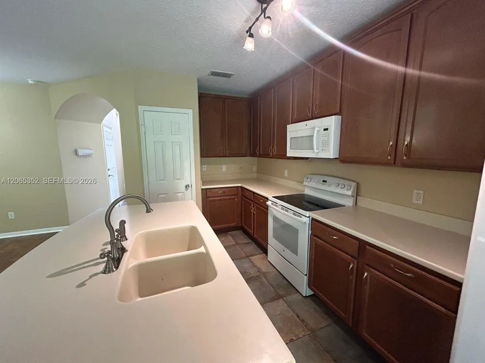 6018 TIVOLI GARDENS BLVD Orlando, FL 32829