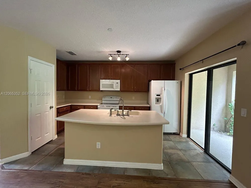 6018 TIVOLI GARDENS BLVD Orlando, FL 32829
